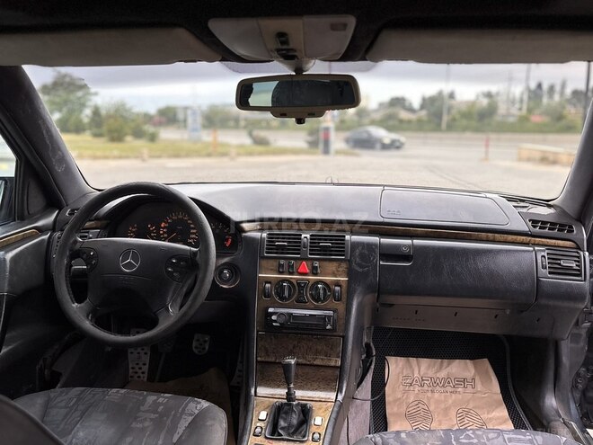Mercedes E 230-9