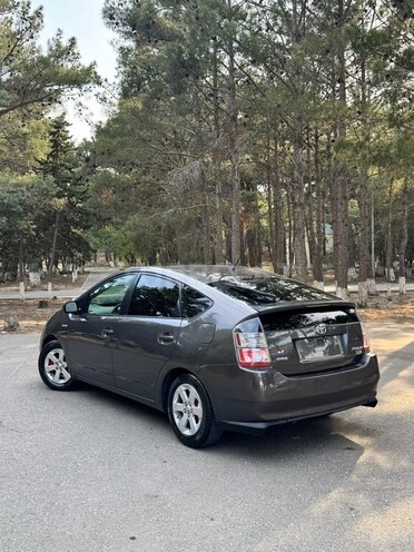 Toyota Prius-4