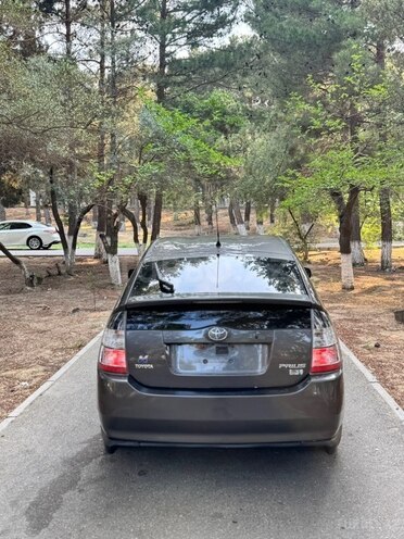 Toyota Prius-5
