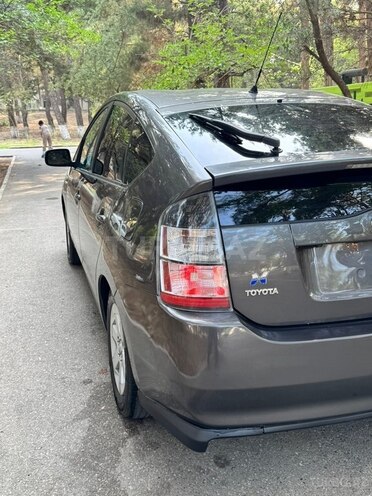 Toyota Prius-8