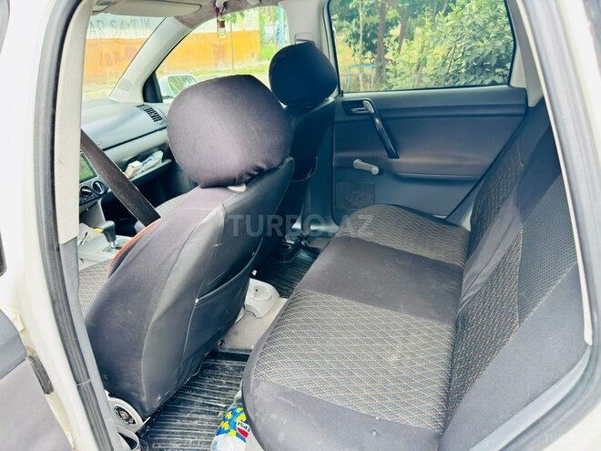Volkswagen Polo-6