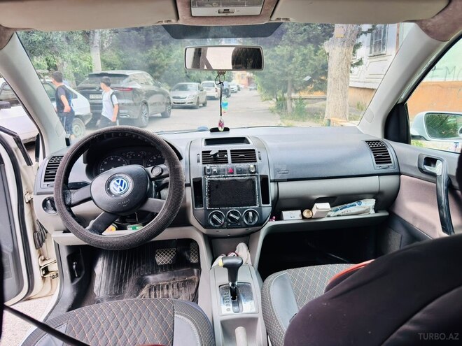 Volkswagen Polo-5