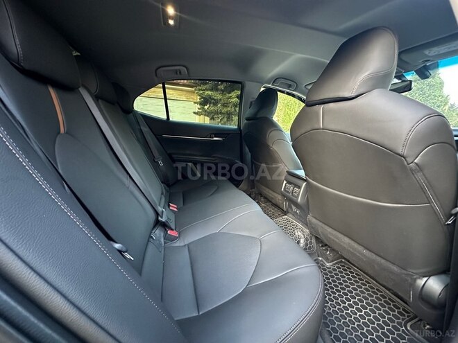 Toyota Camry-15