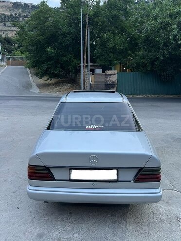 Mercedes 200 D-2