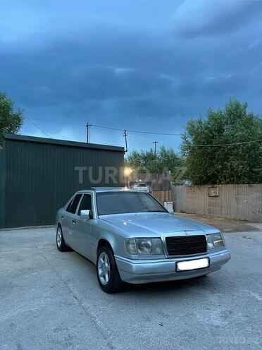 Mercedes 200 D-1