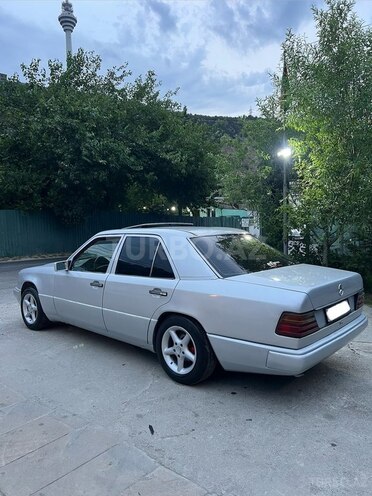 Mercedes 200 D-6