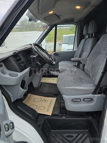 Ford Transit-8