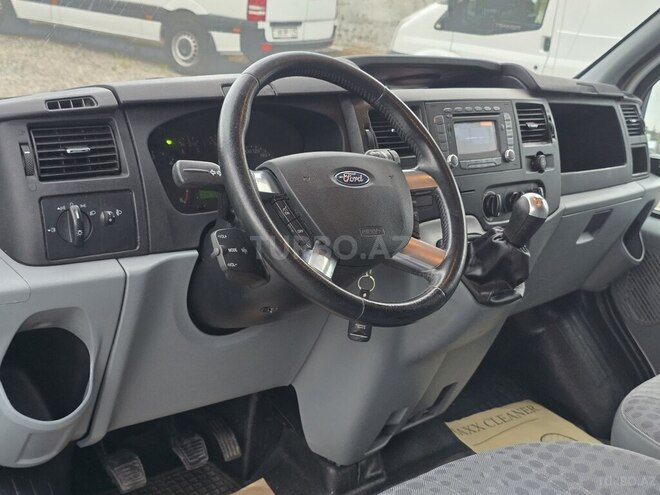 Ford Transit-6