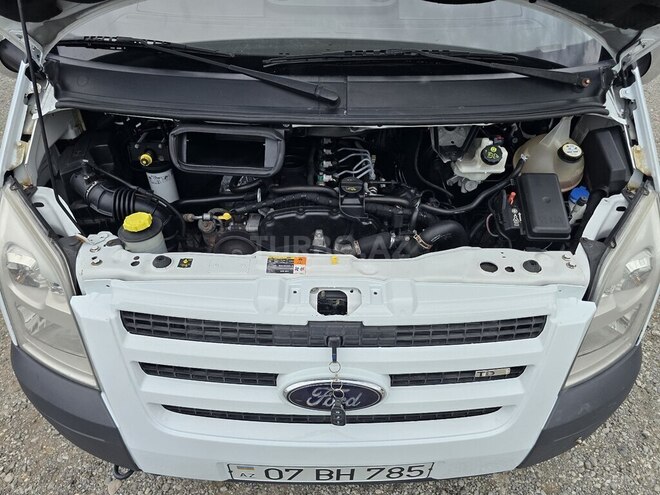Ford Transit-9