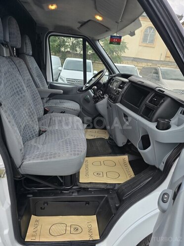 Ford Transit-11