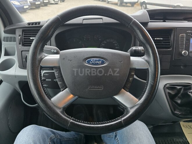 Ford Transit-12