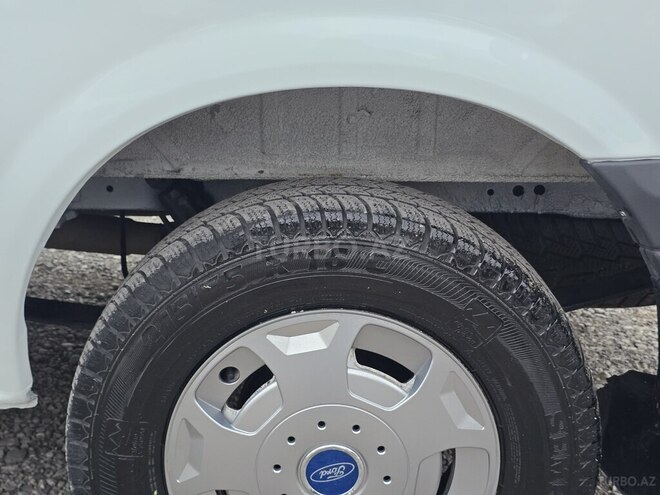 Ford Transit-15