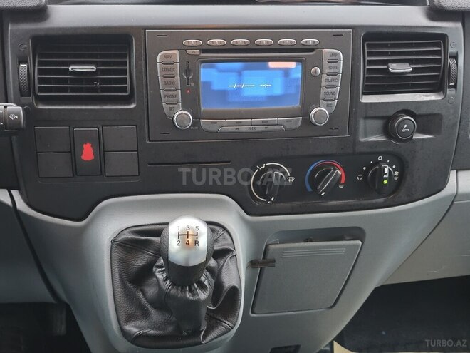 Ford Transit-20