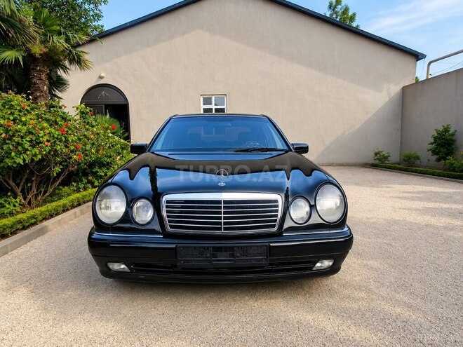 Mercedes E 240-1