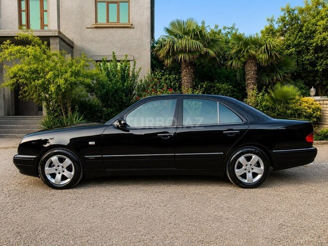 Mercedes E 240-4