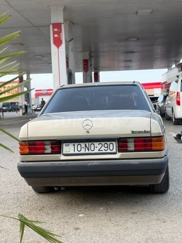 Mercedes 190-4