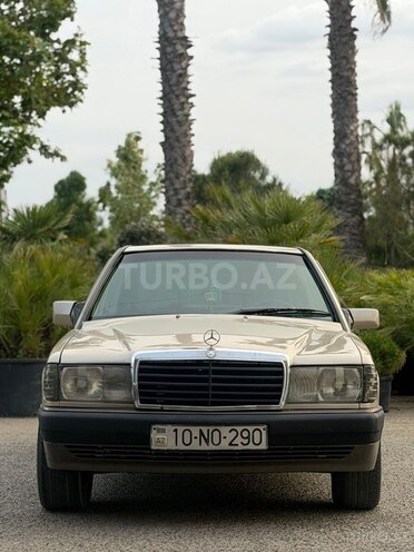 Mercedes 190-1