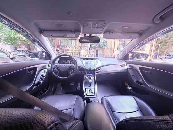 Hyundai Elantra-7