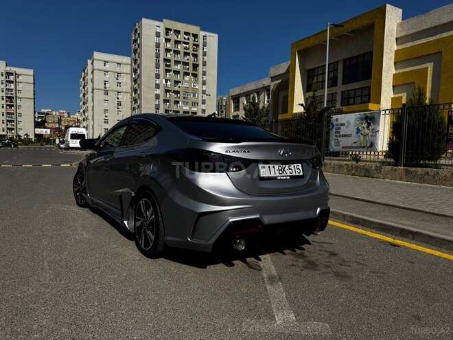 Hyundai Elantra-4