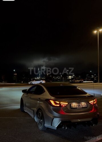 Hyundai Elantra-6