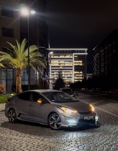 Hyundai Elantra-2