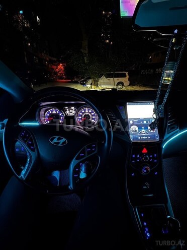 Hyundai Elantra-9