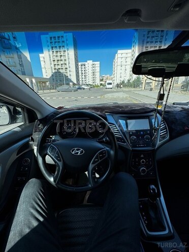 Hyundai Elantra-8