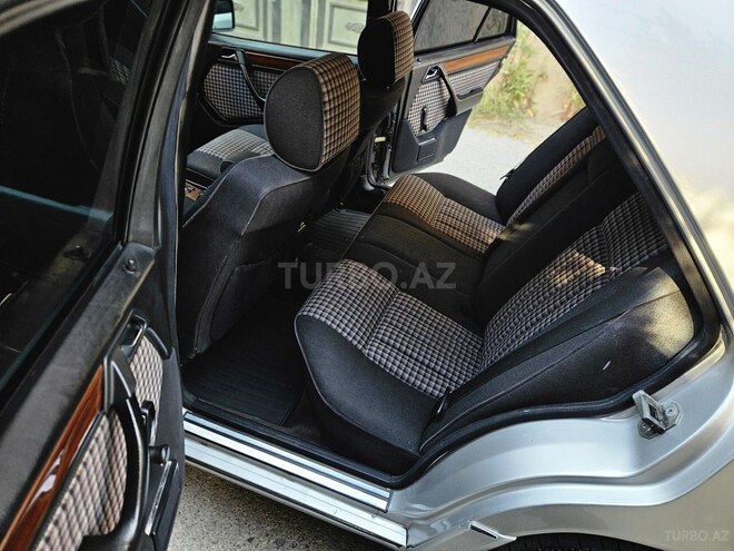 Mercedes E 220-9