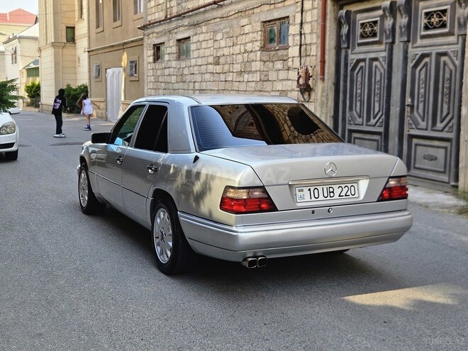 Mercedes E 220-4