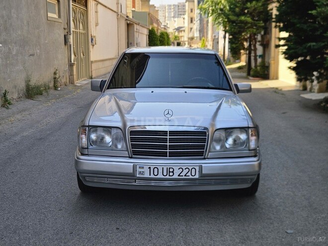Mercedes E 220-1