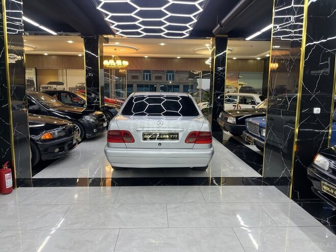 Mercedes E 220 d-4