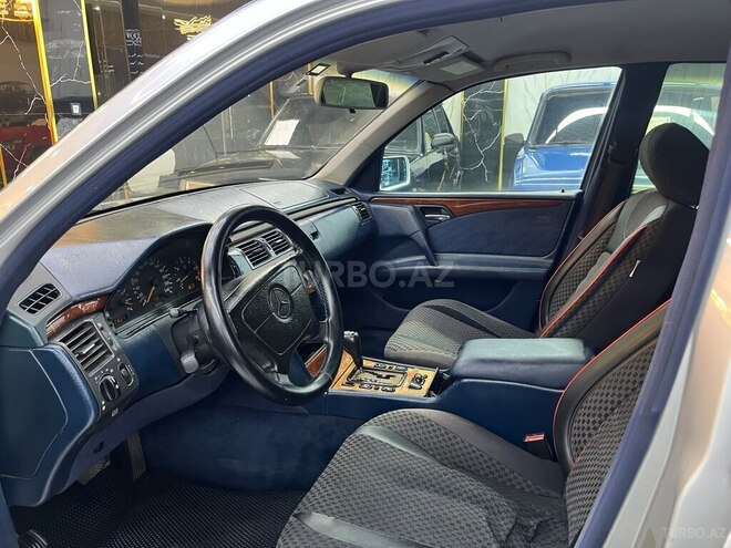 Mercedes E 220 d-5