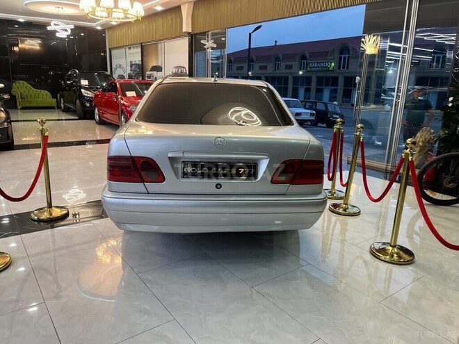 Mercedes E 220 d-9