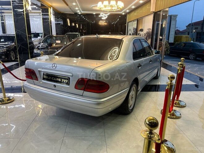 Mercedes E 220 d-7