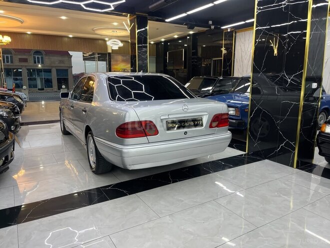 Mercedes E 220 d-13