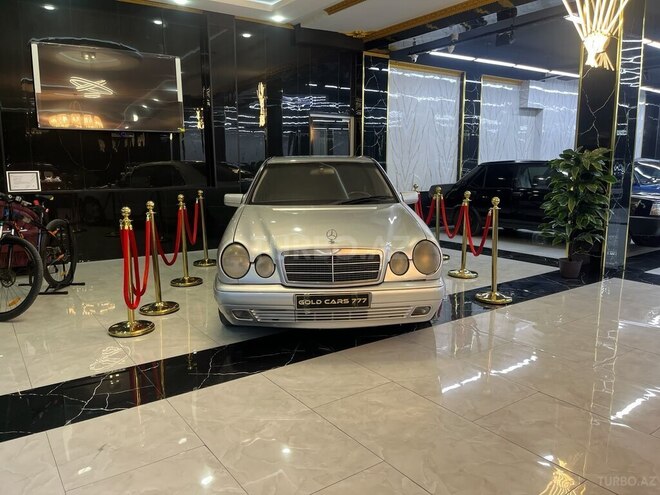 Mercedes E 220 d-12