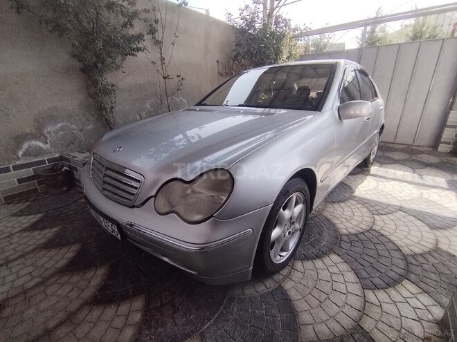 Mercedes C 320-1