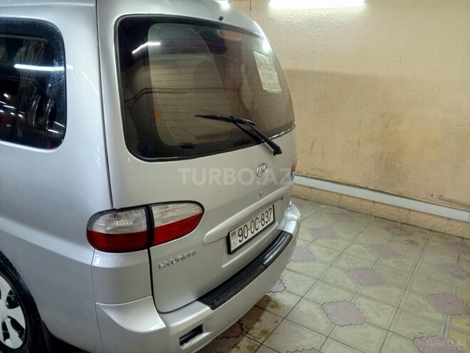 Hyundai H-1-2