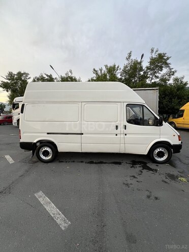 Ford Transit-6