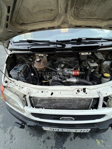 Ford Transit-9
