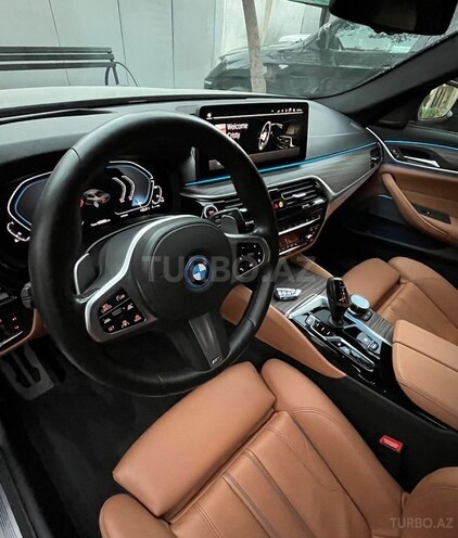 BMW 530e-14