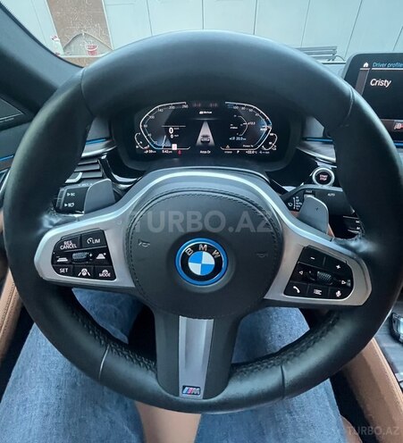 BMW 530e-12
