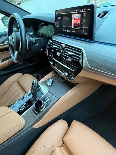 BMW 530e-13