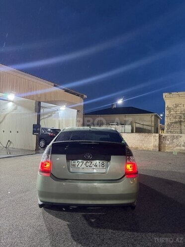 Toyota Prius-5
