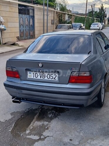 BMW 320-3