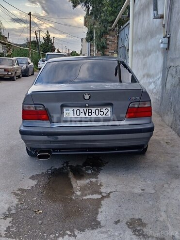 BMW 320-2