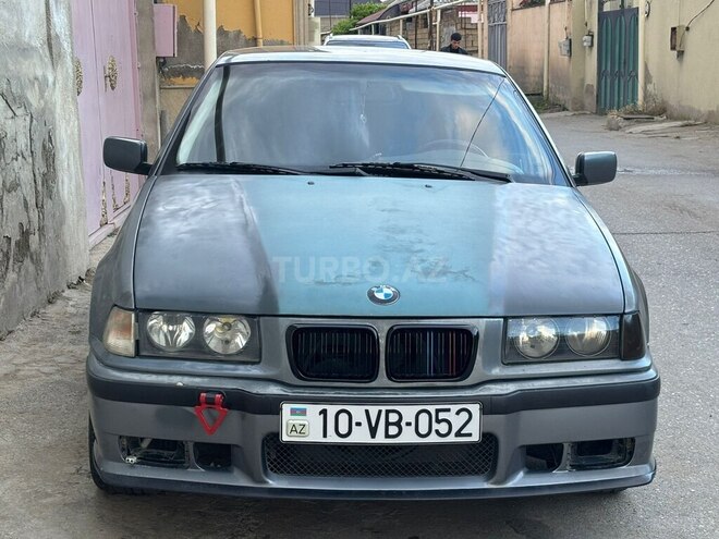 BMW 320-1