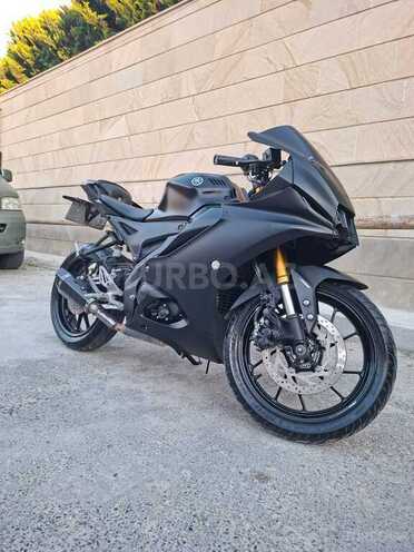 Yamaha R15-1