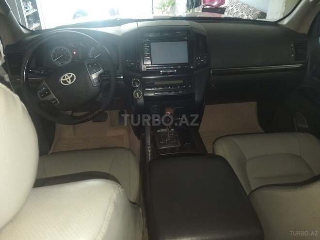 Toyota Land Cruiser-3