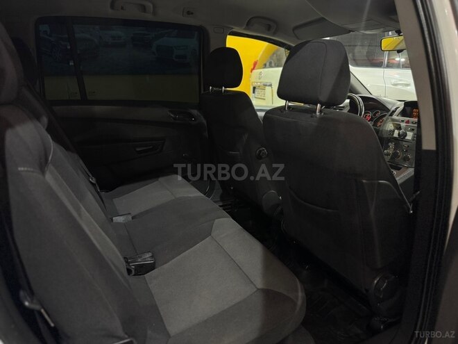 Opel Zafira-12